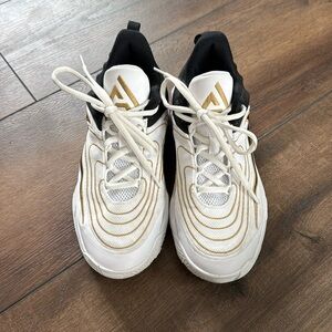 Nike Giannis Immortality Basketball Shoes size 6Y